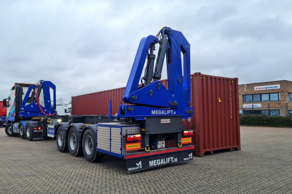 Megalift crane truck lifting a container